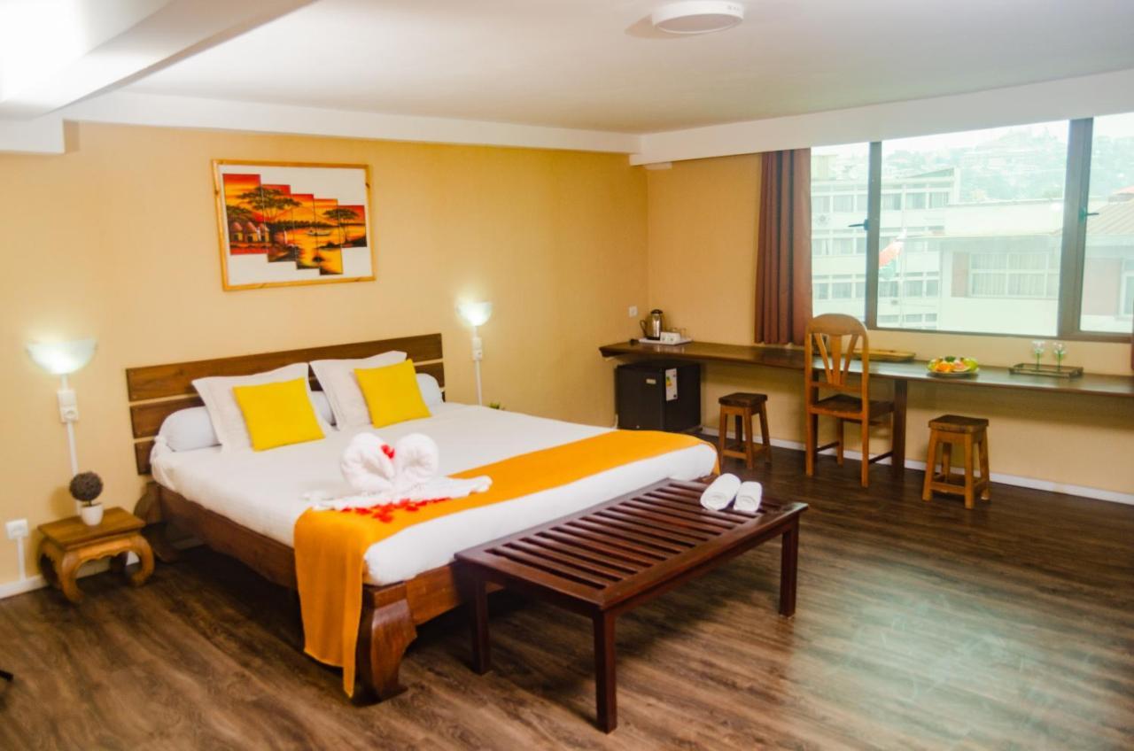 Hotel Le Pousse Pousse أنتاناناريفو المظهر الخارجي الصورة